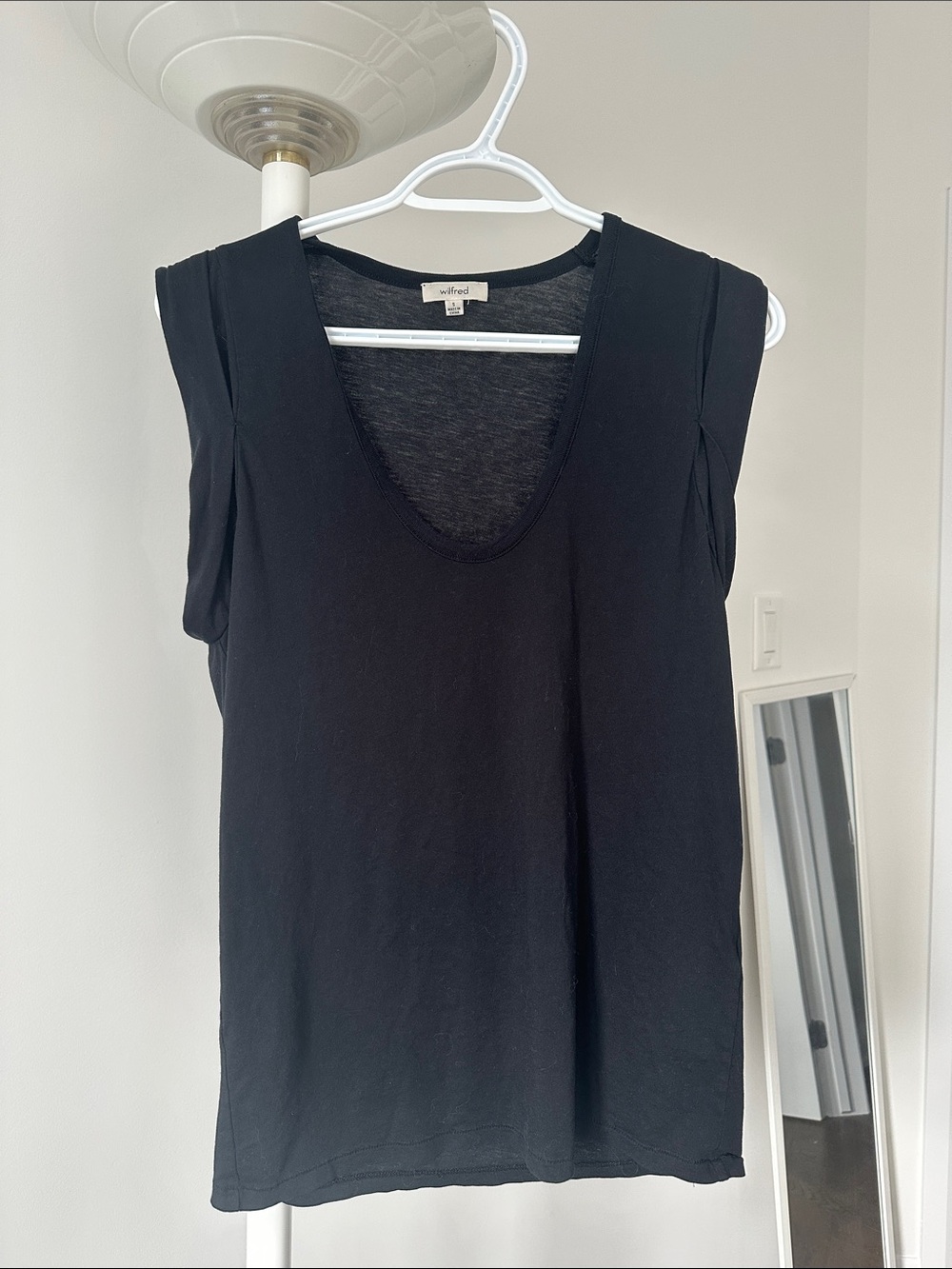 Wilfred super soft Black Scoop Neck Tank Top
